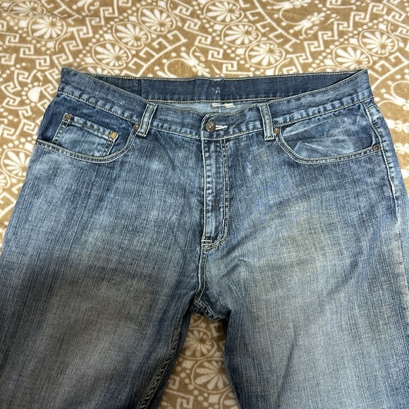 Flypaper Distressed Jeans 38x32 - Picture 5 of 7